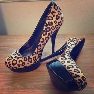 BAKERS Leopard print heels